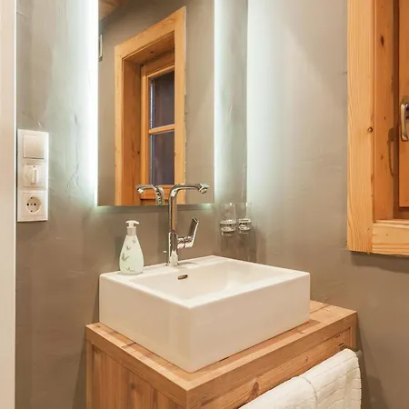 Detached In Near The Lift Chalet *
