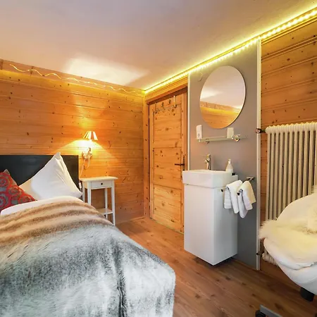 Detached In Near The Lift * Ellmau